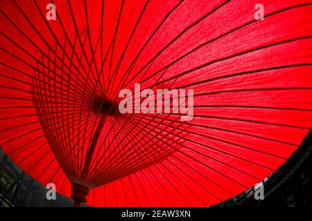 Parapluie rouge vif de l'image Banque D'Images