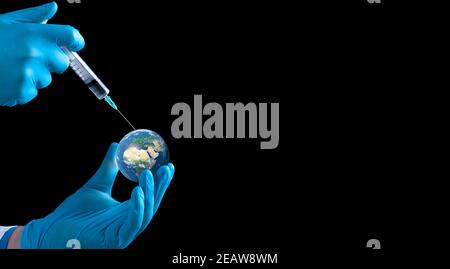 Le médecin tient un globe terrestre entre les mains et une seringue médicale avec un vaccin contre le virus corona. Rendu 3D. Éléments de cette image fournis par la NASA. Banque D'Images