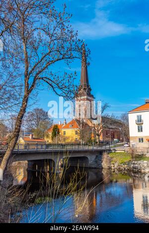 Cathédrale de Vasteras vue derrière le fleuve Ssartan, Suède Banque D'Images