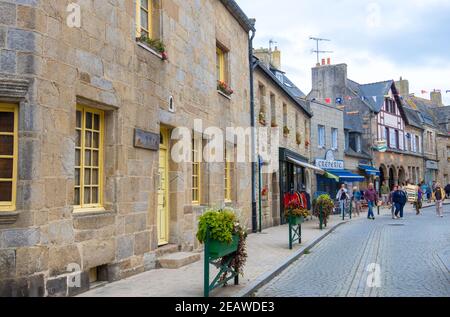 Roscoff, France - 28 août 2019 : paysage urbain avec d'anciens bâtiments résidentiels de Roscoff en Bretagne Banque D'Images