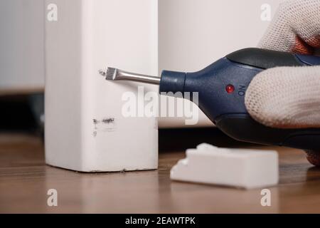 restauration de garnitures de meubles peinture avec cire Banque D'Images