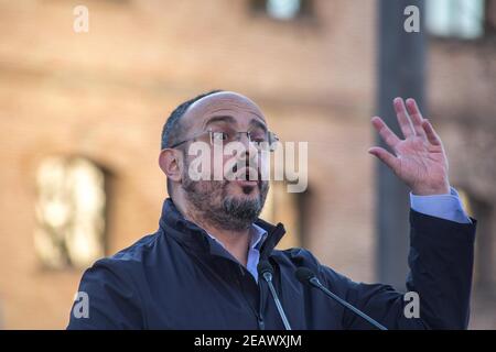 Barcelone, Catalogne, Espagne. 10 février 2021. Le candidat à la présidence de la Generalitat de Catalogne, Alejandro Fernández, s'est exprimé dans la campagne politique de son parti, PP.Isabel DíAZ Ayuso, Présidente de la Communauté de Madrid, a été à Barcelone avec Alejandro Fernández, candidat à la présidence de la Generalitat de Catalogne, Dans la campagne de leur PP (parti populaire), pour les élections catalanes du 14 février. Credit: Thiago Prudencio/DAX/ZUMA Wire/Alay Live News Banque D'Images