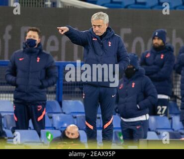 Liverpool. 11 février 2021. Jose Mourinho, directeur de Tottenham Hotspur, est vu lors du 5e match de la coupe FA entre le FC Everton et le FC Tottenham Hotspur à Goodison Park à Liverpool, en Grande-Bretagne, le 10 février 2021. Credit: Xinhua/Alay Live News Banque D'Images