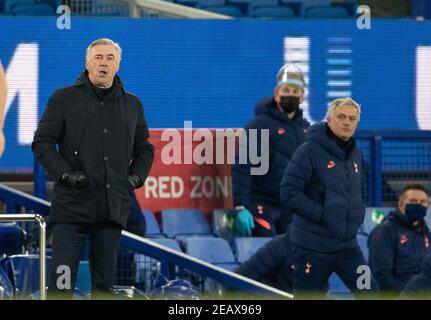 Liverpool. 11 février 2021. Carlo Ancelotti (L), le directeur d'Everton, et Jose Mourinho, le directeur de Tottenham Hotspur, sont vus lors du 5e match de la coupe FA entre Everton FC et Tottenham Hotspur FC à Goodison Park à Liverpool, en Grande-Bretagne, le 10 février 2021. Credit: Xinhua/Alay Live News Banque D'Images