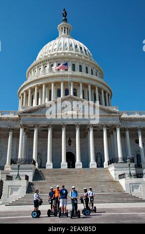 Le groupe à cheval Segway visite le bâtiment du Capitole des États-Unis à Washington DC Banque D'Images