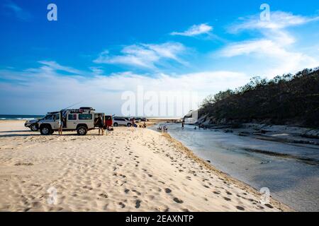 Eli Creek fraser Island, les familles prennent le soleil et nagent dans l'eau Banque D'Images