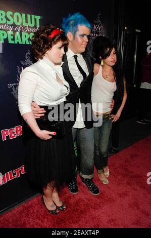 (G-D) Kelly Osbourne et la chanteuse Amy Winehouse assistent aux arrivées du 20e bal d'anniversaire de Perez Hilton au Roxy Theatre de Los Angeles, en Californie. Crédit: Jared Milgrim/l'accès photo Banque D'Images