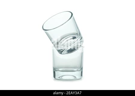 Deux verres pour une prise de vue isolée sur fond blanc Banque D'Images