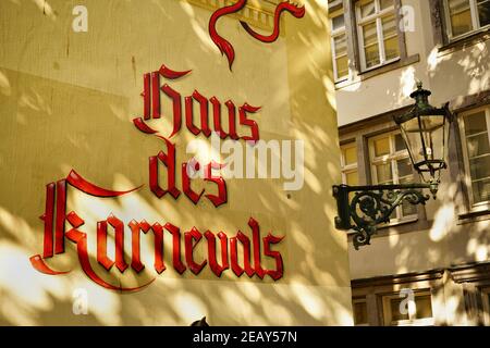 Le musée historique "Haus des Karnevals" (maison du carnaval) dans la vieille ville de Düsseldorf. Le lundi de la rose est généralement célébré en février. Banque D'Images