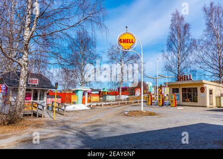 OSTERSUND, SUÈDE, 18 AVRIL 2019 : station-service historique au musée en plein air Jamtli à Ostersund, Suède Banque D'Images