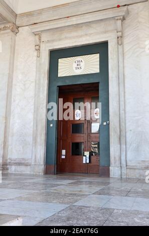 Napoli – Ingresso della Basilica di San Francesco da Paola Banque D'Images