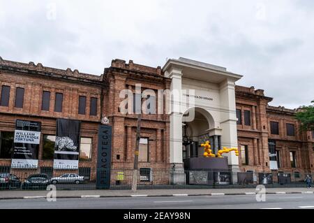 Le musée d'Art brésilien de Pinacotecca do Estado (Pinacoteca de São Paulo) construit au XIXe siècle sur Praça da Luz, ou Jardim da Luz à Sao Paulo, au Brésil Banque D'Images