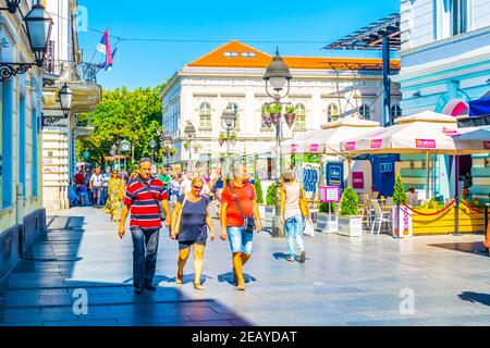 BELGRADE, SERBIE, le 26 AOÛT 2017 : les gens se promenent dans la rue mihaila à genoux, à belgrade, en serbie. Banque D'Images