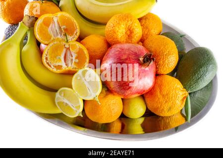 Assortiment de fruits frais et de légumes de bananes, grenade, citron, mandarine et avocat. Banque D'Images
