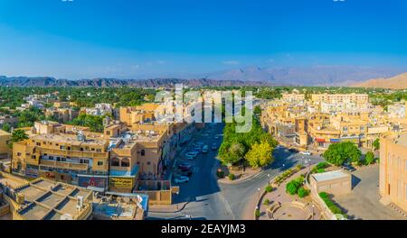 NIZWA, OMAN, 31 OCTOBRE 2016 : vue aérienne de la ville de Nizwa prise du sommet de la forteresse locale d'Oman. Banque D'Images