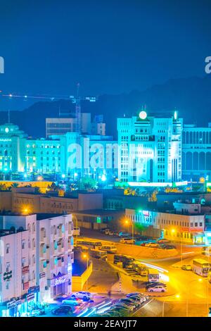 RUWI, OMAN, 1er NOVEMBRE 2016 : vue aérienne nocturne du district de Ruwi en Oman. Banque D'Images