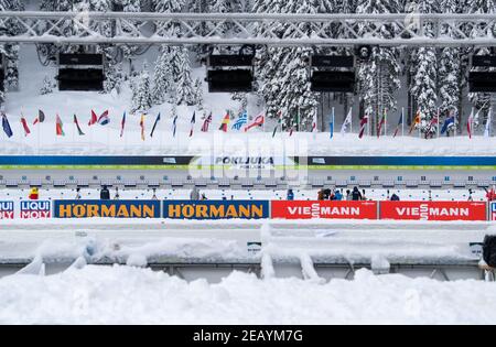 Pokljuka, Slovénie. 11 février 2021. Biathlon : coupe du monde/Championnat du monde, entraînement masculin. Les athlètes s'entraînent sur la plage de tir. Credit: Sven Hoppe/dpa/Alay Live News Banque D'Images