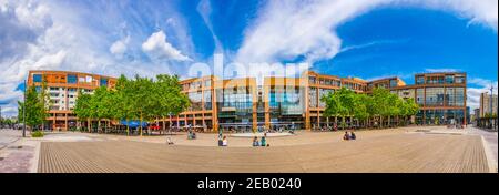 LYON, FRANCE, 23 JUILLET 2017 : vue sur le coucher du soleil de la gare de la part Dieu à Lyon, France Banque D'Images