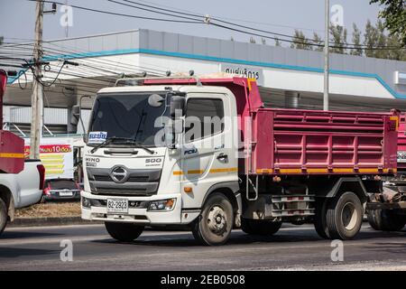 Chiangmai, Thaïlande - janvier 19 2021 : camion-remorque de la compagnie Thanachai. Sur la route n°1001, à 8 km de la ville de Chiangmai. Banque D'Images