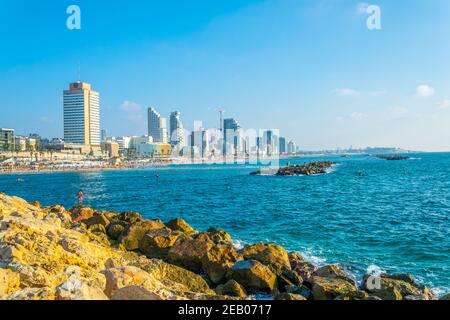 TEL AVIV, ISRAËL, 10 SEPTEMBRE 2018 : les gens profitent d'une journée ensoleillée sur une plage à tel Aviv, Israël Banque D'Images