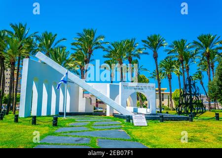 ACRE, ISRAËL, 12 SEPTEMBRE 2018 : monument blanc au jardin Hairiya à Acre, Israël Banque D'Images