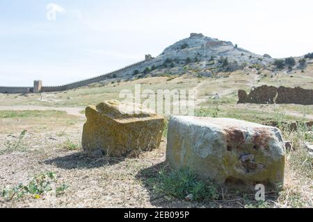 La forteresse génoise est une forteresse de la ville de Sudak, en Crimée, construite par les génoises comme un bastion pour leur colonie dans la région nord de la mer Noire Banque D'Images