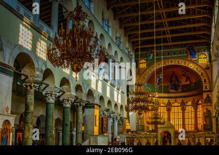 THESSALONIQUE, GRÈCE, 8 SEPTEMBRE 2017 : intérieur de l'église d'Agios Dimitrios à Thessalonique, Grèce Banque D'Images