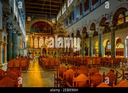 THESSALONIQUE, GRÈCE, 8 SEPTEMBRE 2017 : intérieur de l'église d'Agios Dimitrios à Thessalonique, Grèce Banque D'Images