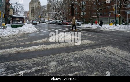 Les suites de la tempête de neige de daysÕ dans le quartier de Chelsea, à New York, le mardi 2 février 2021. La ville de New York a reçu 17 pouces de neige. Yikes ! (© Richard B. Levine. Banque D'Images