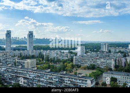 Magnifique paysage urbain de Kiev Ukraine. Panorama de la ville d'une hauteur sur une journée ensoleillée Banque D'Images