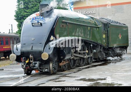 LNER classe A4 Pacific No 60019 'Bittern' devant le Musée National du chemin de fer à York, avant de transporter le circuit en train de Coronation à Kings Cross. Banque D'Images