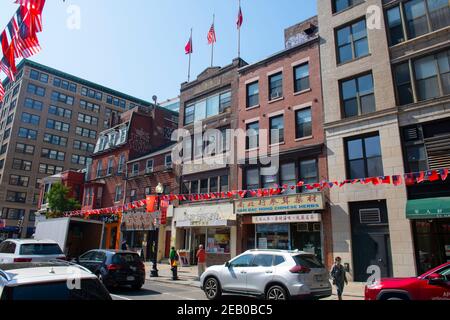 Bâtiments commerciaux historiques situés au 77 Harrison Avenue dans le quartier chinois du centre-ville de Boston, Massachusetts, États-Unis. Banque D'Images