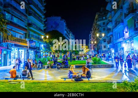 THESSALONIQUE, GRÈCE, 8 SEPTEMBRE 2017 : vue de nuit du Dim. Boulevard Gounari à Thessalonique, Grèce Banque D'Images