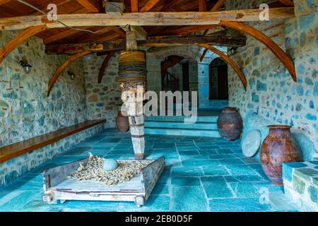 METEORA, GRÈCE, 12 SEPTEMBRE 2017 : intérieur du monastère de la Sainte trinité de Meteora, Grèce Banque D'Images