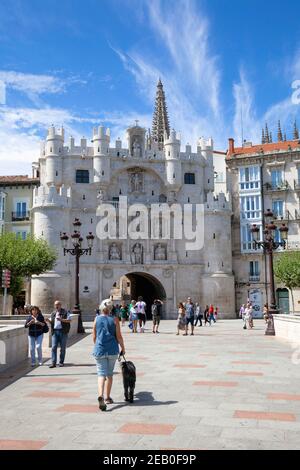 Europe, Espagne, Burgos, Arco de Santa María (porte médiévale dans la ville fortifiée) Banque D'Images