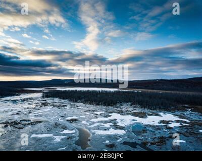 paysage aérien sur l'eau au crépuscule Banque D'Images