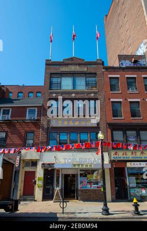 Bâtiments commerciaux historiques situés au 77 Harrison Avenue dans le quartier chinois du centre-ville de Boston, Massachusetts, États-Unis. Banque D'Images