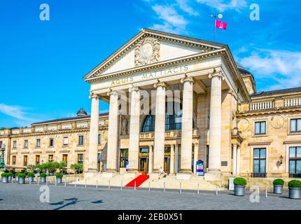 WIESBADEN, ALLEMAGNE, 17 AOÛT 2018 : vue sur le Kurhaus à Wiesbaden, Allemagne Banque D'Images