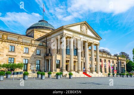 WIESBADEN, ALLEMAGNE, 17 AOÛT 2018 : vue sur le Kurhaus à Wiesbaden, Allemagne Banque D'Images