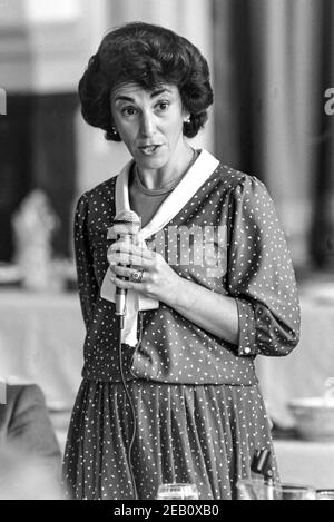 ST ALBANS - ANGLETERRE 89: Edwina Currie donne un discours à Sopret House, St Albans, Hertfordshire, Angleterre en 1989. Photo de Gary Mitchell Banque D'Images