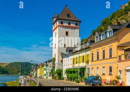 ST. GOARSHAUSEN, ALLEMAGNE, 16 AOÛT 2018 : vue sur la promenade au bord de la rivière à Saint-Goarshausen en Allemagne Banque D'Images