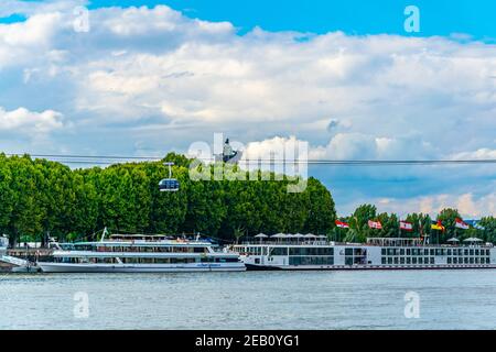 KOBLENZ, ALLEMAGNE, 13 AOÛT 2018 : bateau de croisière touristique amarre sur le Rhin à Koblenz, Allemagne Banque D'Images