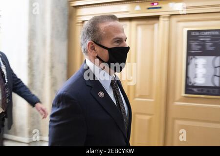 Washington, États-Unis. 11 février 2021. LE représentant David Cicilline, responsable de la mise en accusation DE la Maison DES ÉTATS-UNIS, arrive le troisième jour du deuxième procès de mise en accusation au Capitole à Washington, DC, le jeudi 11 février 2021. Des arguments seront présentés aujourd’hui dans le procès de destitution de l’ancien président Donald Trump. Photo de piscine par Michael ReynoldsUPI crédit: UPI/Alay Live News Banque D'Images