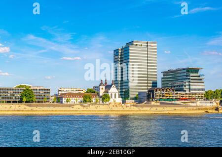 COLOGNE, ALLEMAGNE, 11 AOÛT 2018 : quai Kennedy à Cologne, Allemagne Banque D'Images