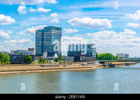 COLOGNE, ALLEMAGNE, 11 AOÛT 2018 : quai Kennedy à Cologne, Allemagne Banque D'Images