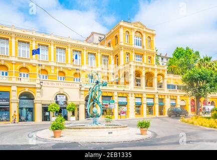 GRASSE, FRANCE, 13 JUIN 2017 : vue du Centre de Congrès de Grasse, France Banque D'Images