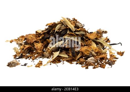 Feuilles de thé séchées aux herbes, fleurs, baies, fruits isolés sur fond blanc Banque D'Images