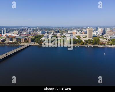 Vue aérienne du grand dôme du Massachusetts Institute of Technology (MIT), Cambridge, Massachusetts, États-Unis. Banque D'Images