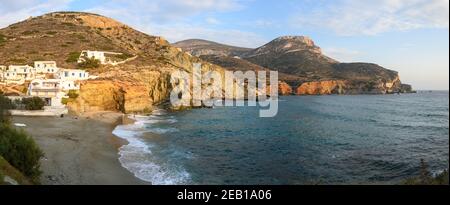 La plage d'Agali, l'une des plus belles plages de l'île de Folegandros. Cyclades, Grèce Banque D'Images