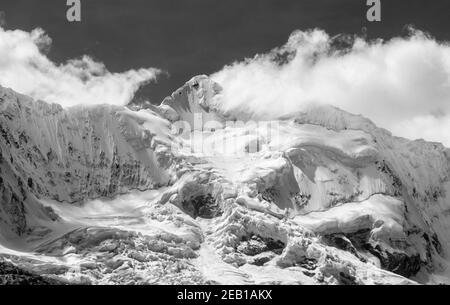 ANCASH, PÉROU - Mont Palcaraju, 6274 mètres, dans la Cordillera Blanca, montagnes des Andes, près de Huaraz. Banque D'Images